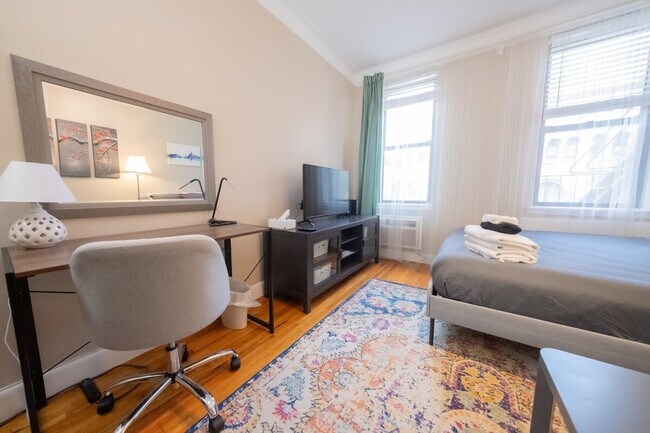 300 E 74th St unit ID1031989P, New York, NY 10021 - photo 3