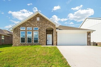 1703 Edwards St, Pea Ridge, AR 72751