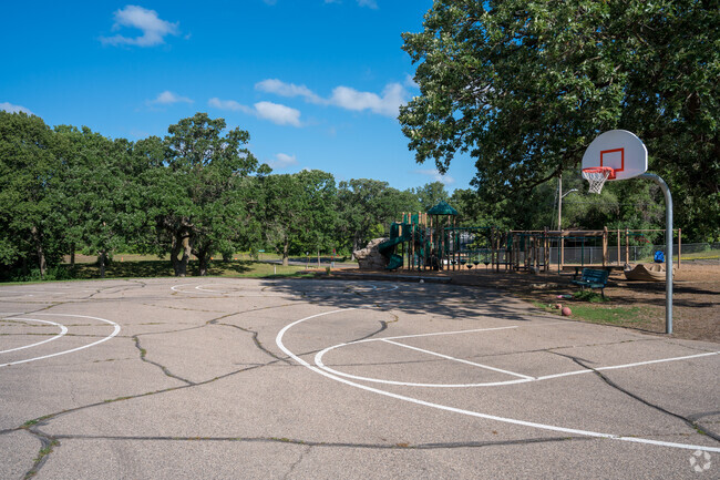 Oak Grove Elementary has a basketball court.