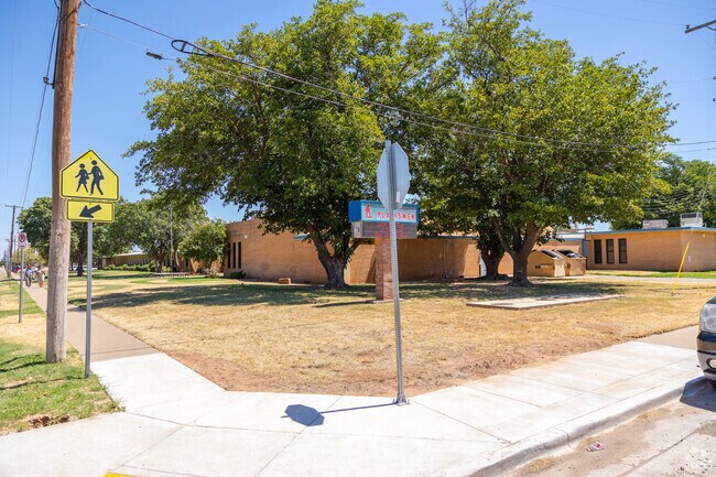 Bayless Elementary School serves grades Pre K-5th.