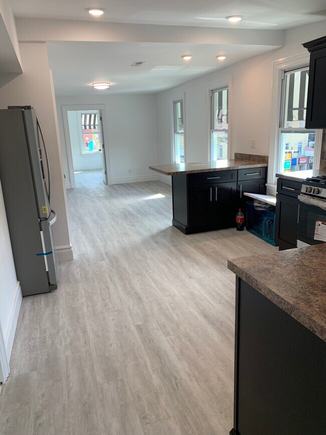 Large living space with great lighting from lots of windows