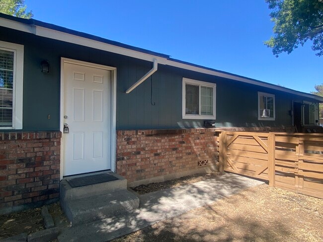 1132 Parkview St, Reno, NV 89502 - photo 2