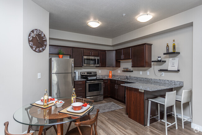 2BR, 2BA - Silver