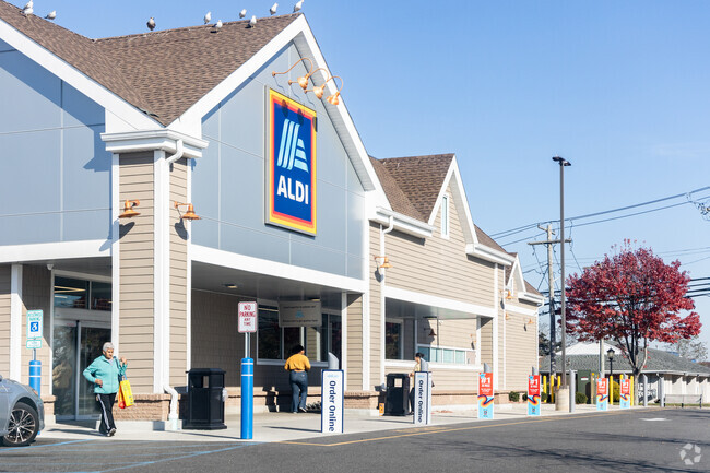 Aldi Grocery Store in Shirely shopping center.