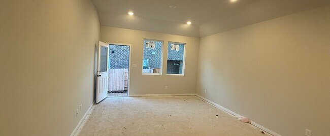 121 Baron von Gator Dr, San Marcos, TX 78666 - photo 6