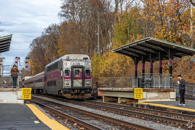 Melrose Highlands Commuter Rail offers Colonial Park residents commutes to nearby towns.