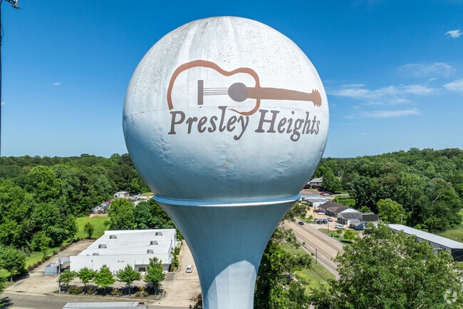 Presley Heights houses the birth home of Elvis Presley, making it one of the most iconic neighborhoods in Tupelo.