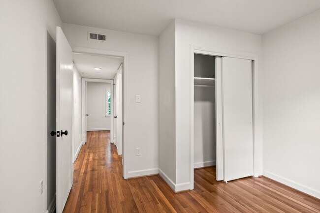 1640 W Northwest Blvd unit 10, Winston Salem, NC 27104 - photo 6