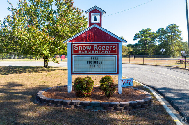 Snow Rogers Elementary School is located at 2636 Snow Rogers Rd, Gardendale, AL 35071.