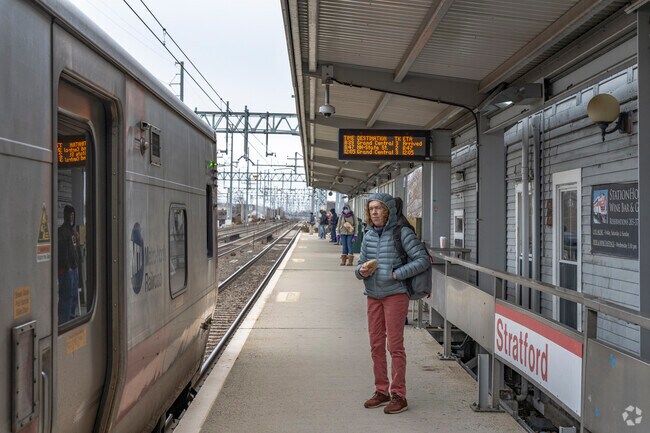 The Stratford train staion is conveniently located in the heart of Streatford