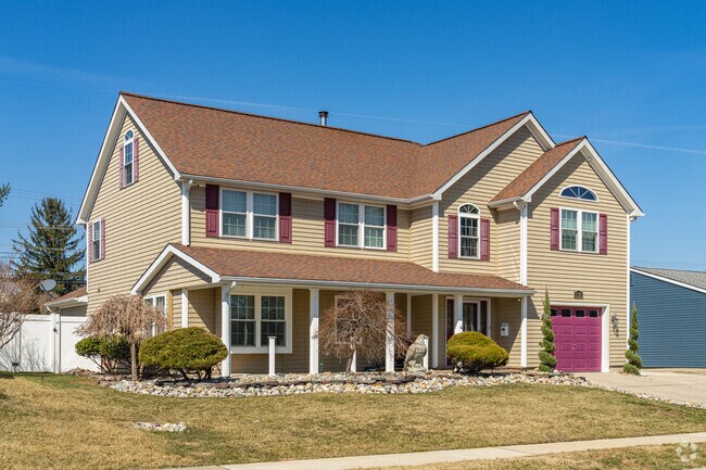 Traditional style homes in Thornridge typically come with shaded front porches to escape the heat.