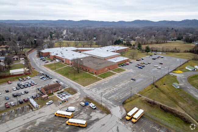 The student population of Stuart Academy is 808 and the school serves 7-8.