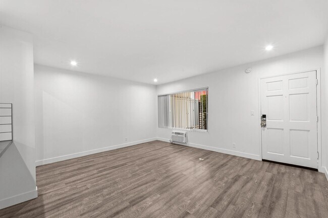 1240 W 29th St unit 7, Los Angeles, CA 90007 - photo 7