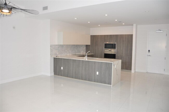 275 Giralda Ave unit 6F, Coral Gables, FL 33134 - photo 2