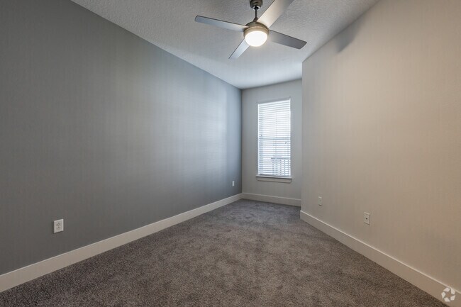 2 BR , 2 BA - 1,067SF