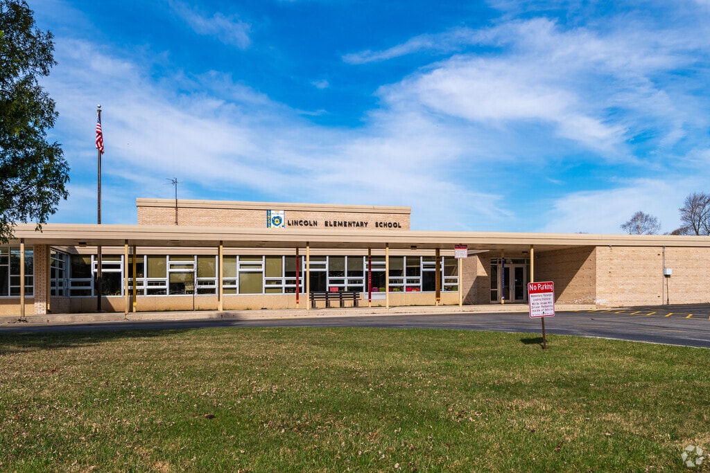 Lincoln Elementary School Entry in Port Washington
