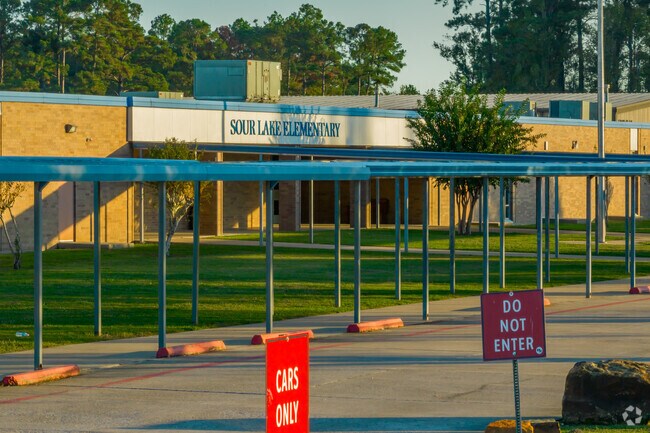 Sour Lake Elementary School currently enrolls 757 students.