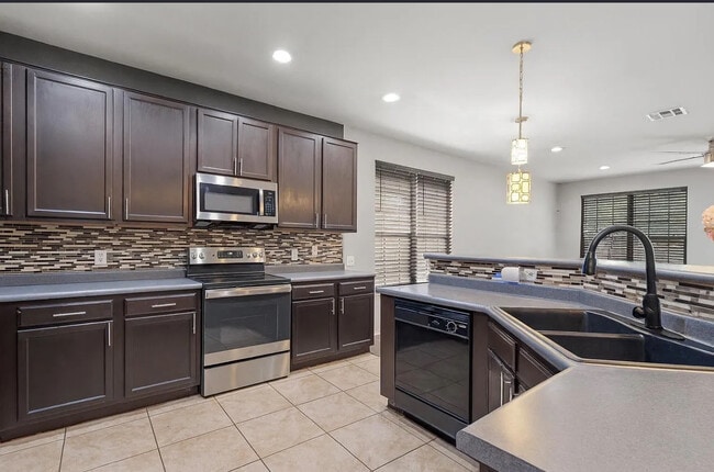 9132 Ipswich Bay Dr, Austin, TX 78747 - photo 2