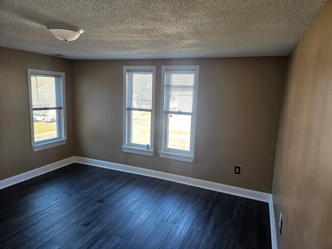 42 Clinton St unit 42 Clinton St.  2nd, Taunton, MA 02780 - photo 5