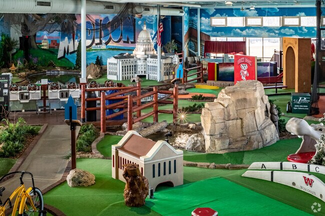 Residents of Greentree have access to Vitense, an indoor/outdoor mini golf and driving range.