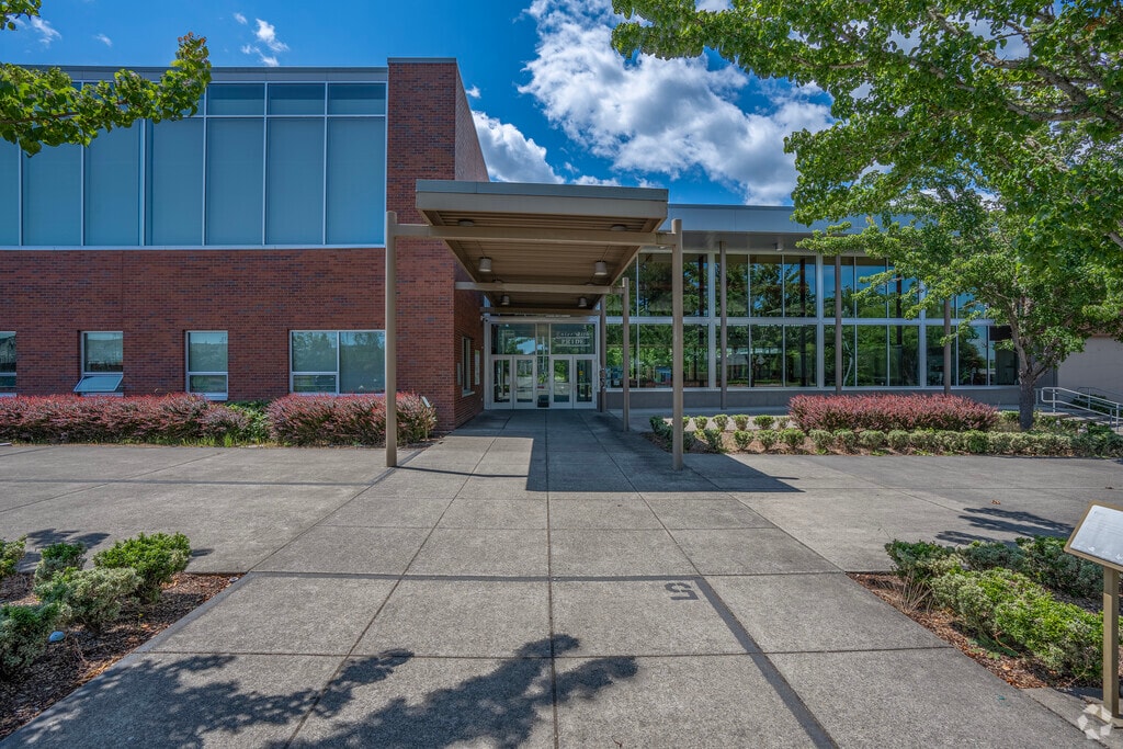 Rosedale Elementary School Entrance in Hillsboro, Oregon.