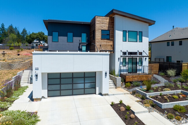 Many Fountaingrove homes feature cutting edge modern designs and aesthetics.