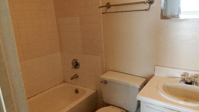 421 Cumbrian Ct, Fayetteville, NC 28314 - photo 4