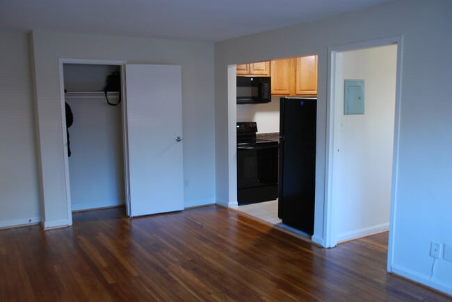 Clarendon Court Apartments, Arlington, VA 22201 - photo 2