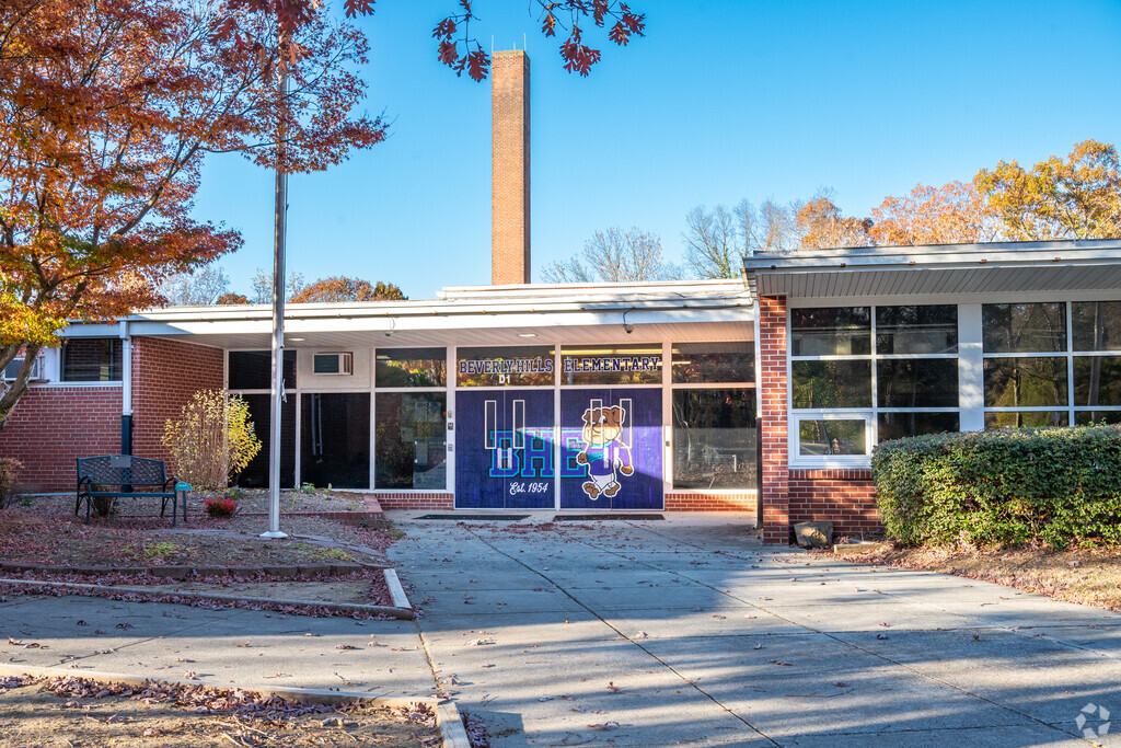 Beverly Hills STEM Elementary  provides education in the neighborhood of 
Concord.