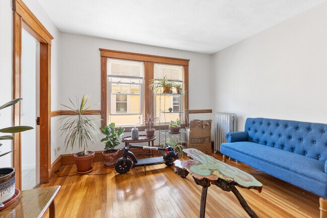 29 Murray Hill Rd unit 3, Cambridge, MA 02140 - photo 2