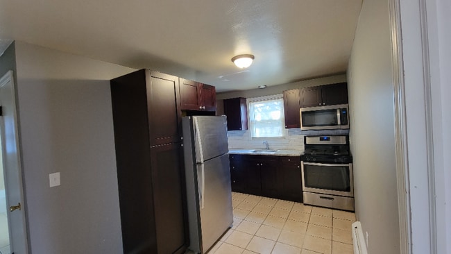 41 Gould Dr unit C, East Hartford, CT 06118 - photo 5