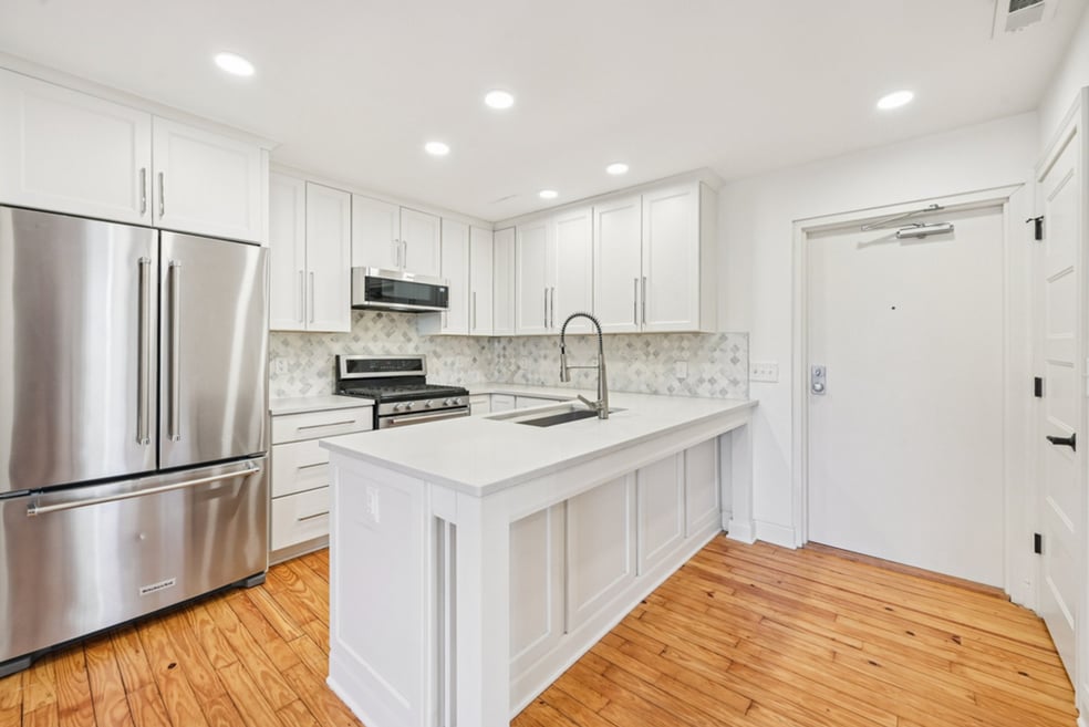 692 N High St, Columbus, OH 43215 - photo 1