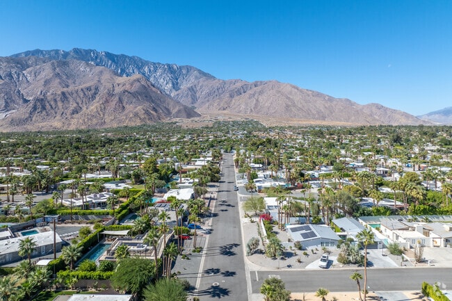 Spacious homes and stunning mountain views make the Racquet Club Estates neighborhood.