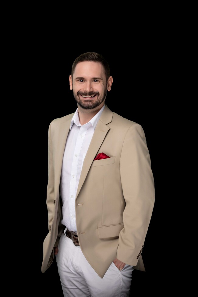 Agent Photo