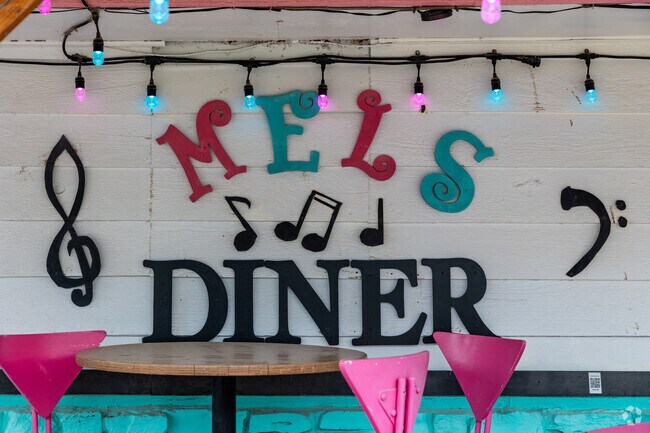 Mel's Diner embraces a 1950s vibe with it's decor.