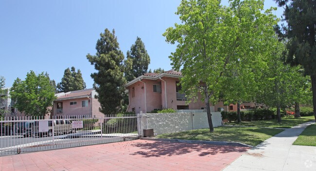 9021 Beverly Rd
