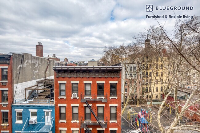 10 Downing St unit FL5-ID104, New York, NY 10014 - photo 5