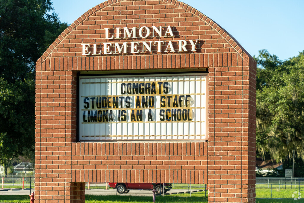 Limona Elementary School educates the children in Brandon, Florida.