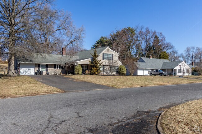 Red Rose Gate is a well-kept, tidy community in Levittown.