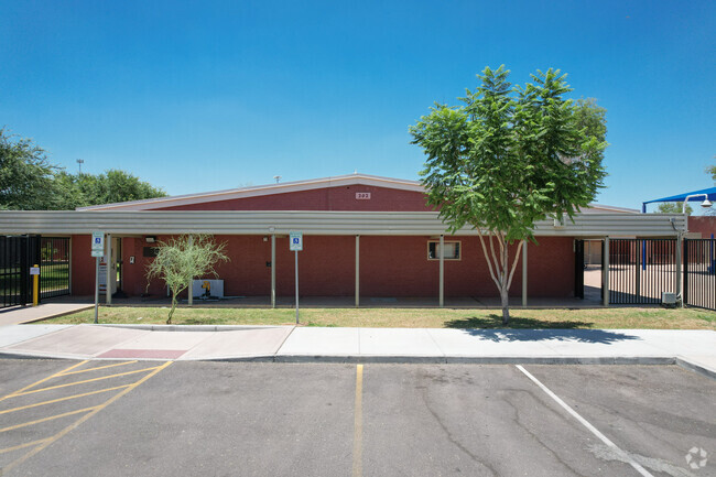 The main office of Webster Elementary in Mesa faces Sycamore.