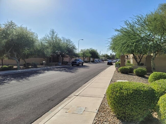 1079 E Susan Ln, Tempe, AZ 85281 - photo 3