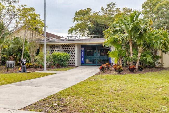 Howard Drive Elementary School in Miami, FL  has great teachers and staff.