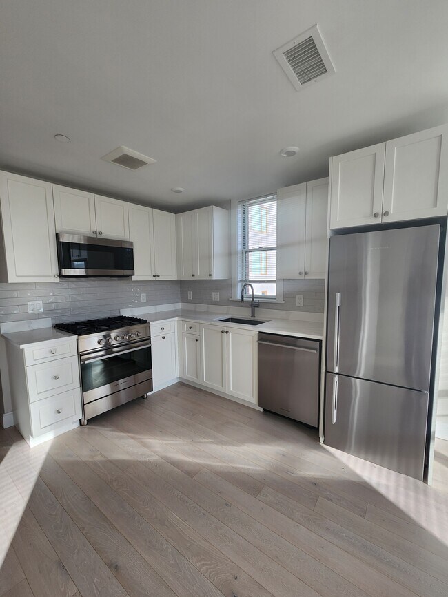 198 Green St unit 402, Jamaica Plain, MA 02130 - photo 2