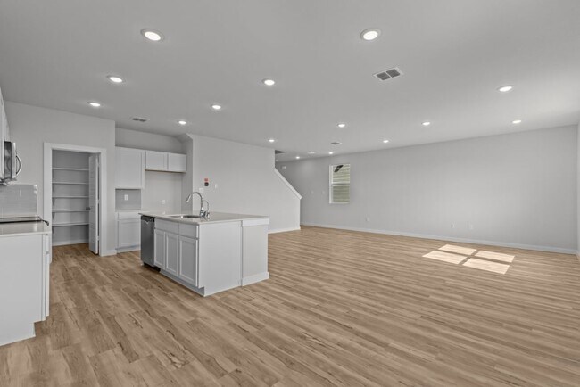 10746 Fairchild Way, Converse, TX 78109 - photo 6