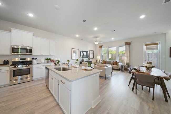 13438 Sun Cay Dr, Houston, TX 77047 - photo 2