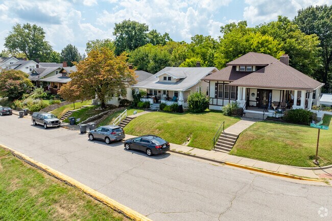 Reitz Hill Streets are equipped with sidewalks for helping you to navigate the rolling hills.