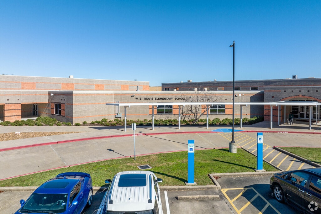 Travis Elementary School offers classes for grades K-5 in Baytown, Texas.