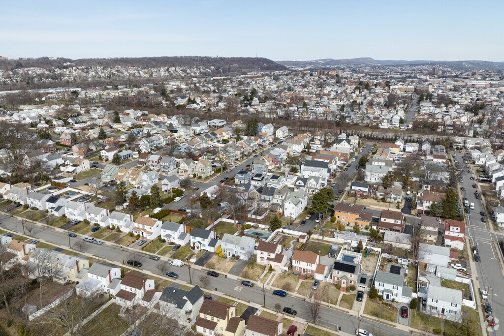 About Middle Village Schools, Demographics, Things to Do