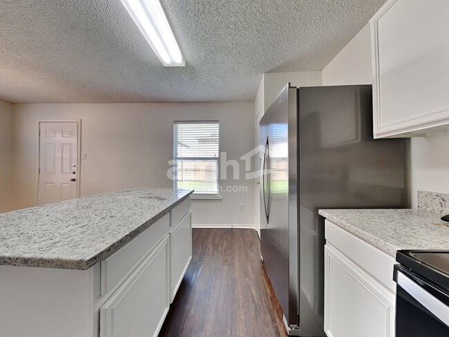 5428 Kleberg Dr, Grand Prairie, TX 75052 - photo 3