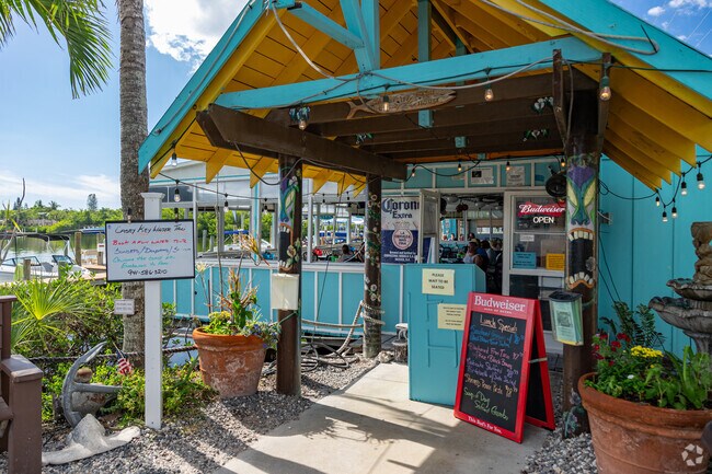 Casey Key Fish House is la popular restaurant located just outside of Casey Key.